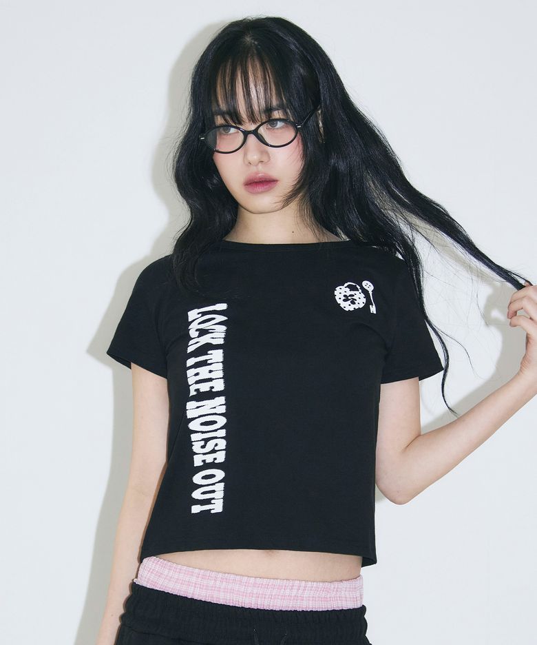 언락 세미 크롭 티셔츠[블랙]