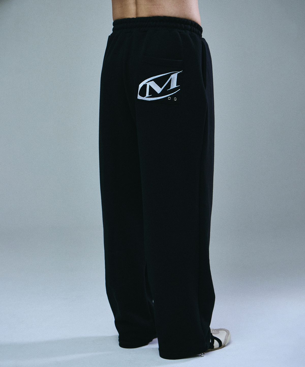 미학(MIHAK) 포켓 로고 와이드 팬츠 (NAVY)