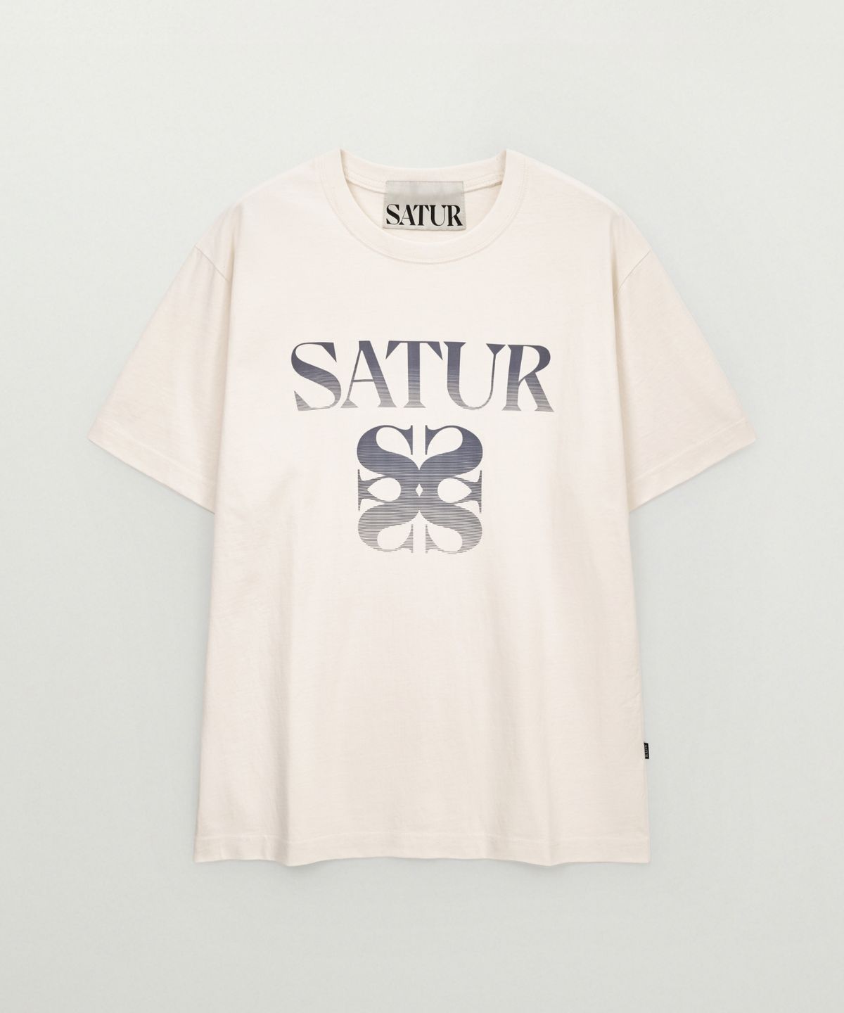 세터(SATUR) 그래디언트 빅 로고 반팔 티셔츠 크림