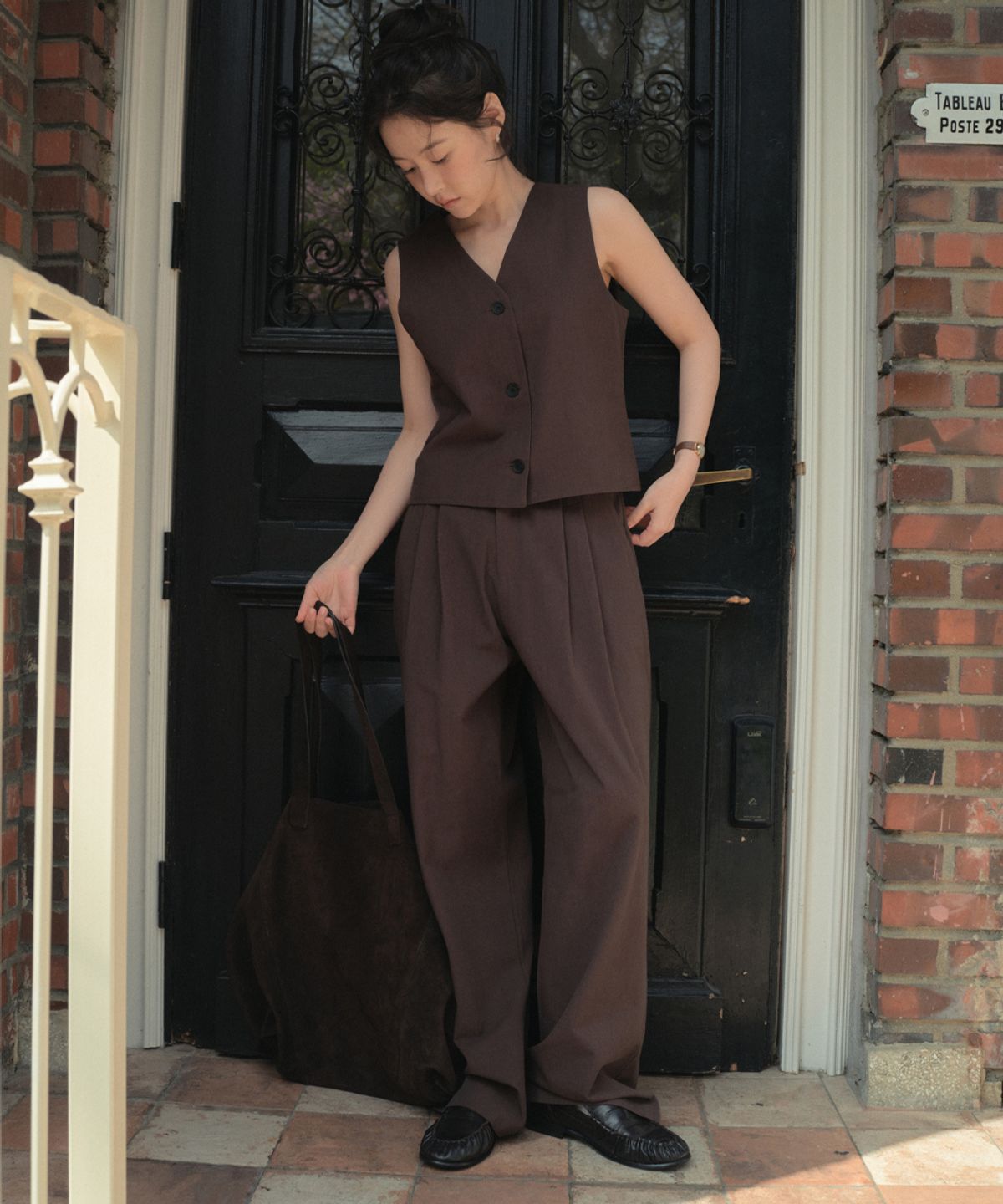 웬즈데이오아시스 포 우먼(WEDNESDAYOASISFORWOMEN) 브라이튼 투턱 와이드 팬츠_DARK BROWN(WB6PT13)