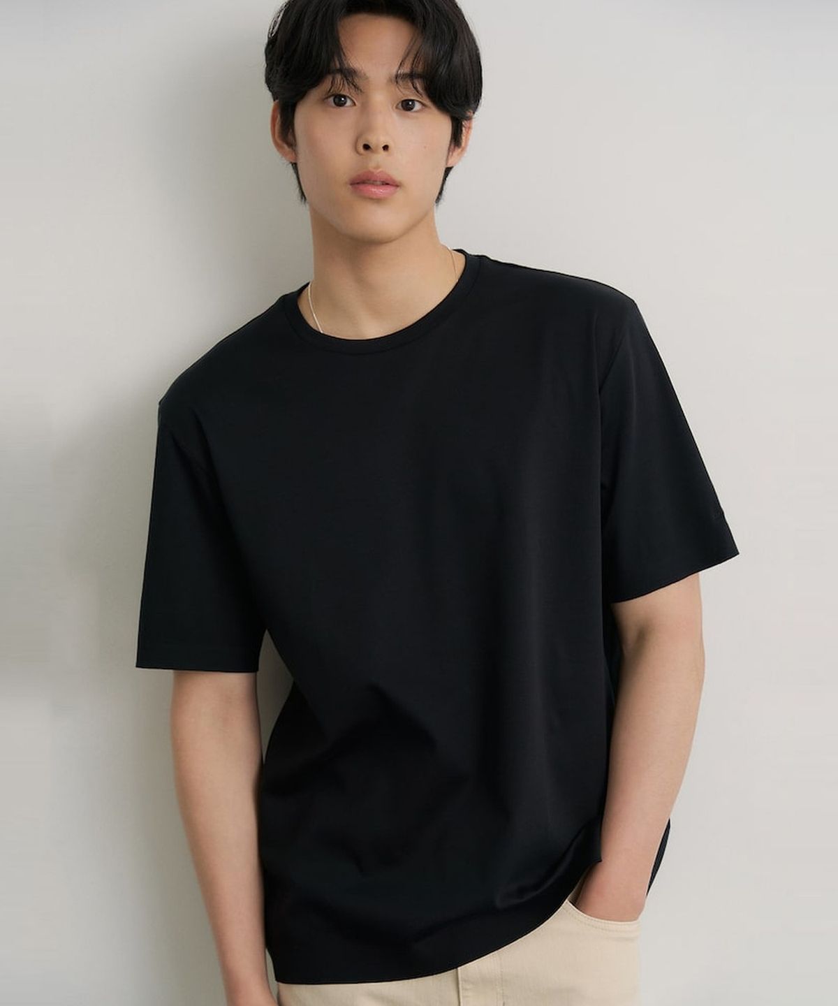 빈폴 멘(BEANPOLE MEN) 프리미엄 플로우 라운드넥 티셔츠  블랙