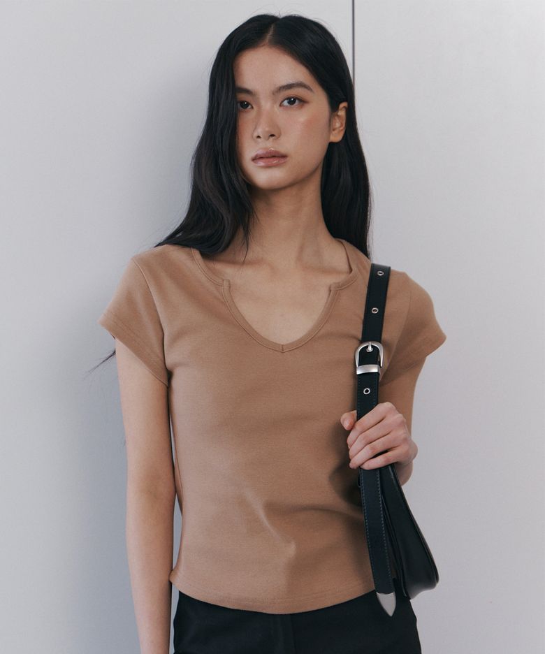 C 90S LINE SLIT NECK HALF-SLEEVE T-SHIRT_CAMEL