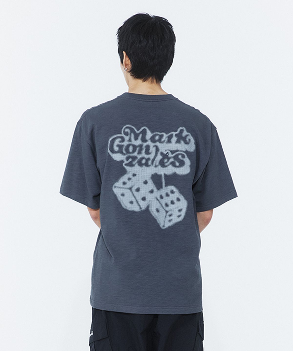 마크곤잘레스(MARK GONZALES) 하트 주사위 슬럽 반팔 티셔츠 - CHARCOAL