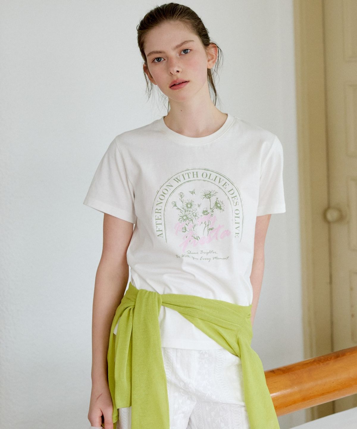 올리브 데 올리브(OLIVE DES OLIVE) 피에스타 프린트 베이직 반팔 티셔츠 OW6ME5510