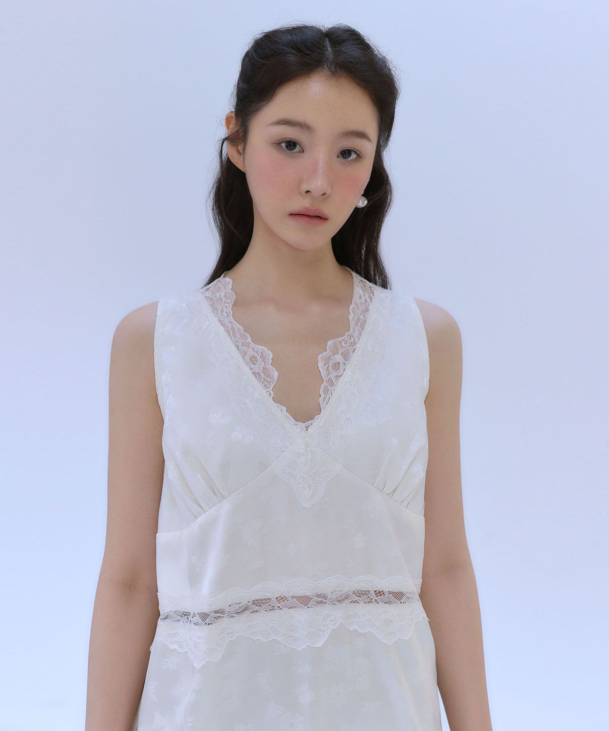 아우로(OURO) SATIN LACE LAYERED SLIP DRESS [ CREAM ]