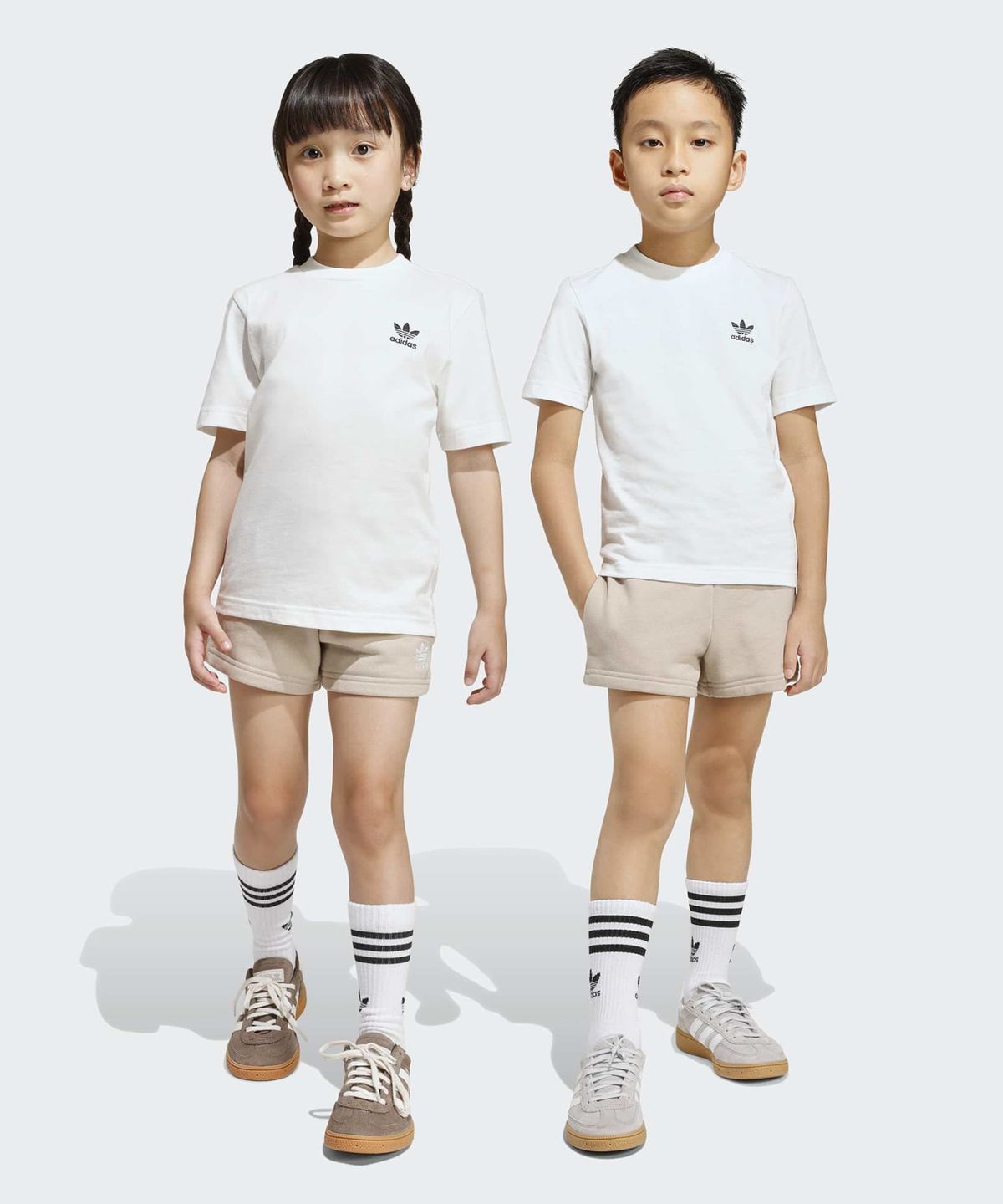 아디다스 키즈(ADIDAS KIDS) 키즈 쇼츠 및 티 세트 키즈 - 카키 / KE2342