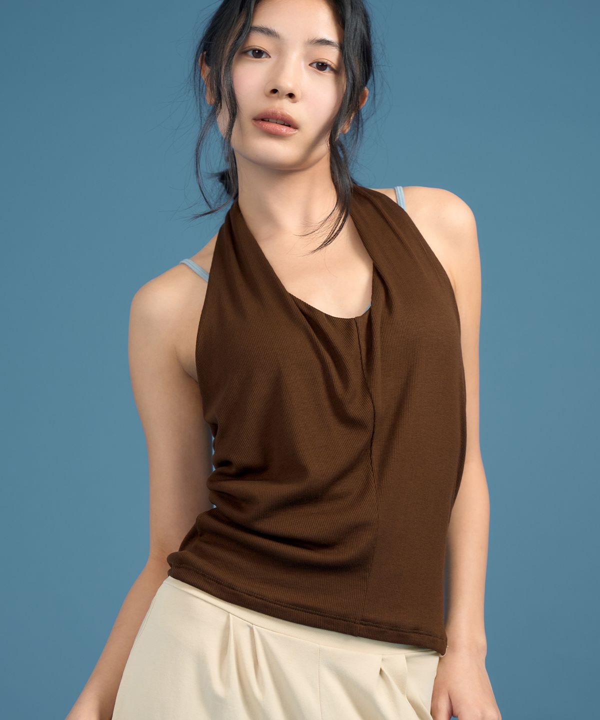 디야니(DHYANI) Drape Halter Top (Brick Brown)