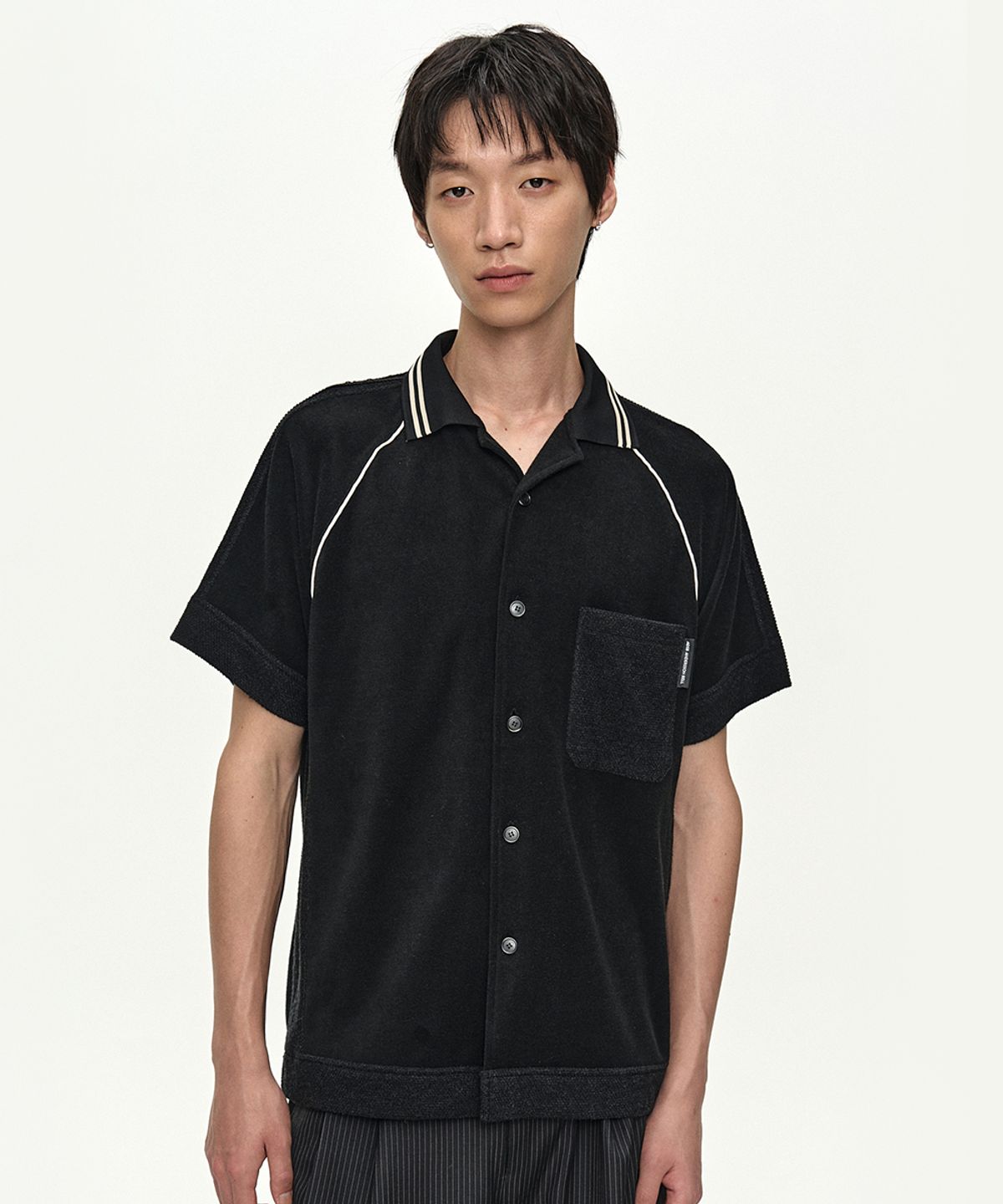 앤더슨벨(ADSB ANDERSSON BELL) LAGOS TERRY OPEN COLLAR SHIRT atb1552m(BLACK)