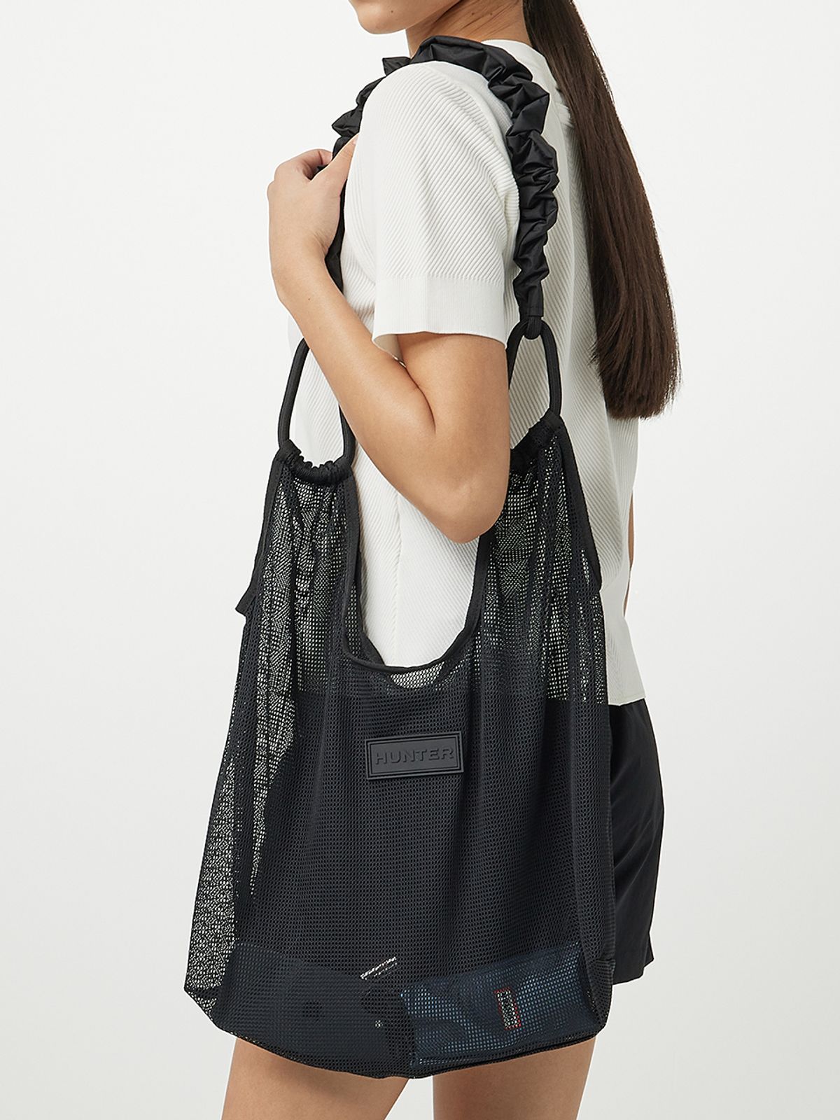 헌터(HUNTER) [UNISEX] 트래블 메쉬 숄더백 - 블랙 HEUK303BSZBLK