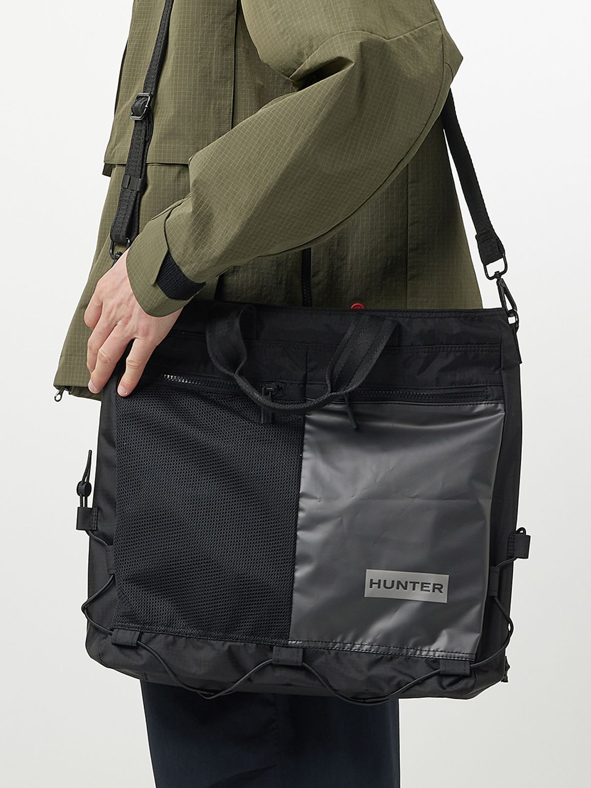 헌터(HUNTER) [UNISEX] 트래블 루센트 헬멧백 - 블랙 HEMK305BTZBLK