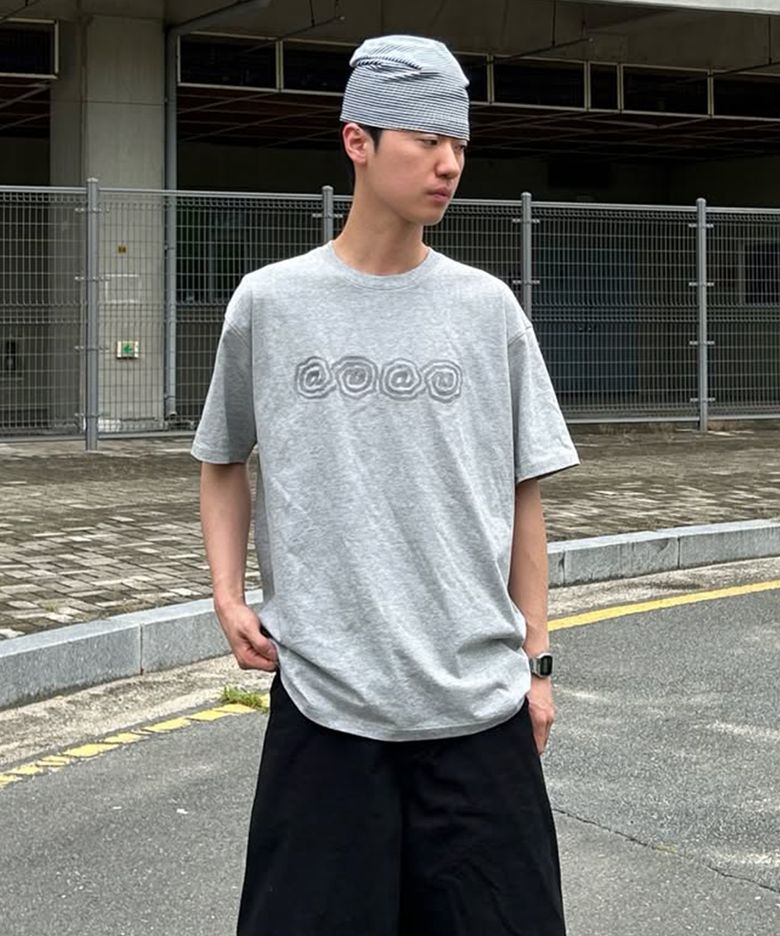 스크롤 메이즈 티셔츠 : 3컬러