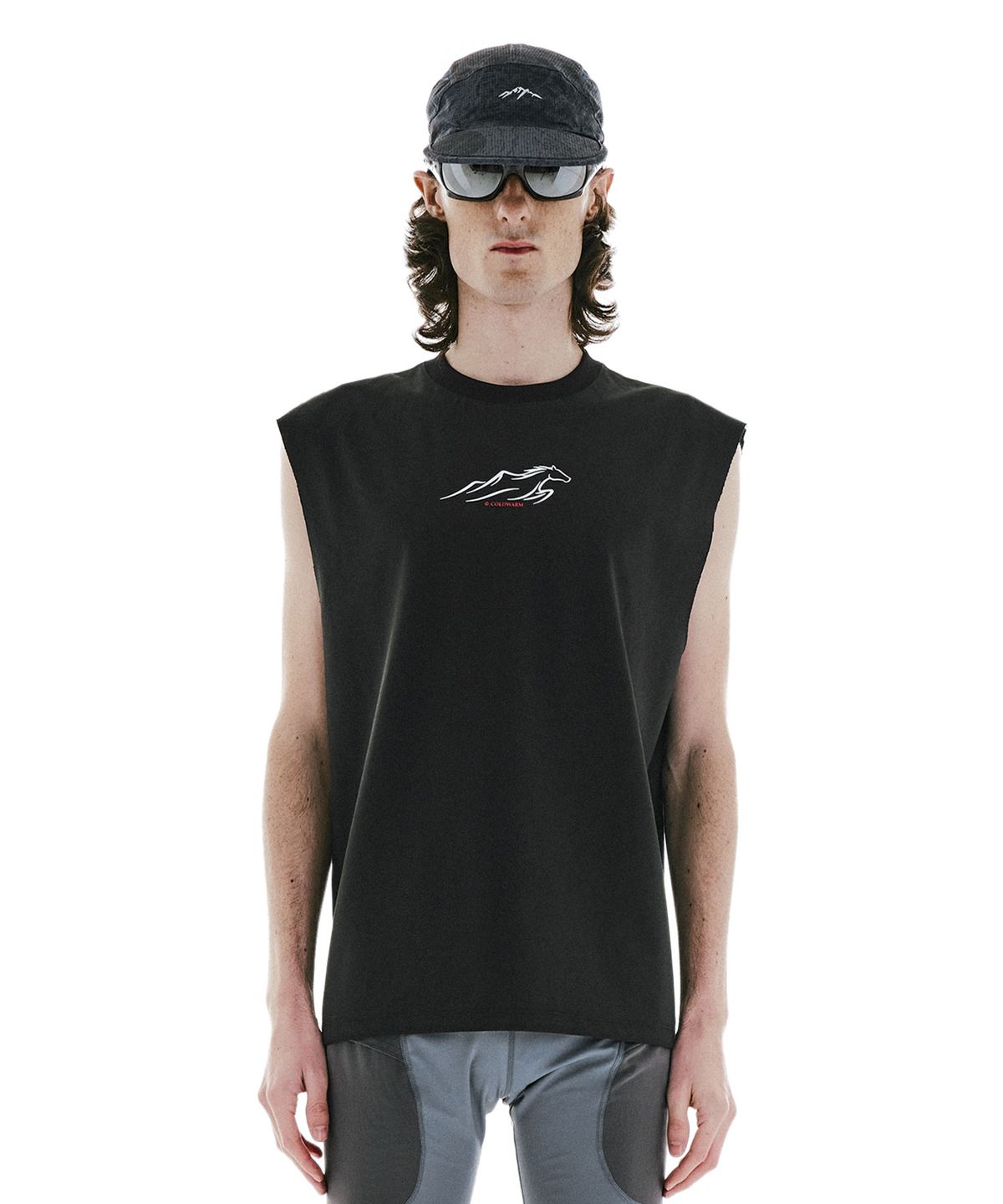 콜드웜(COLDWARM) Gallop Graphic Sleeveless (Black)