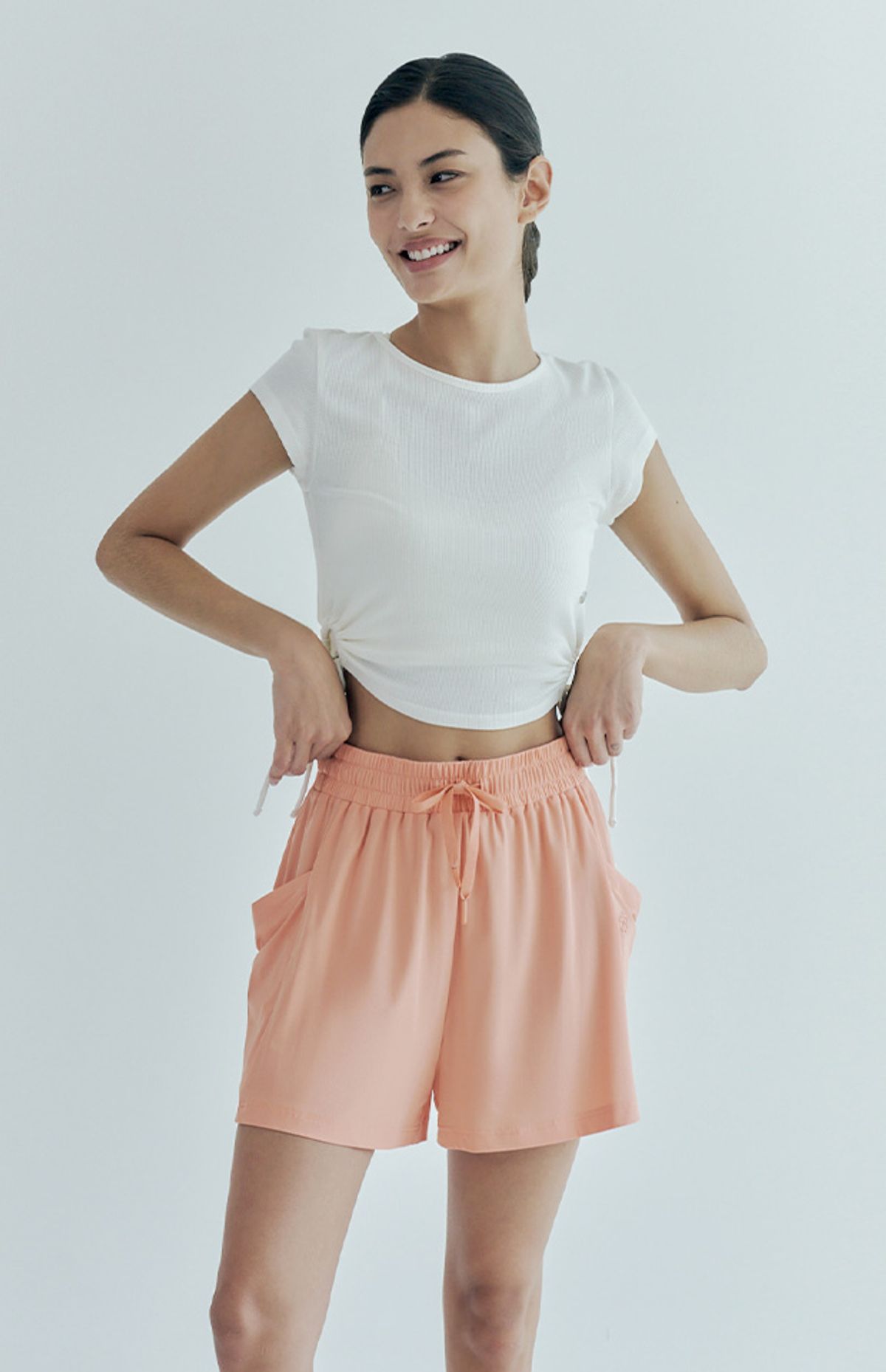 위뜨(HUIT) 아웃포켓 하렘 숏팬츠 HTWST3J03T