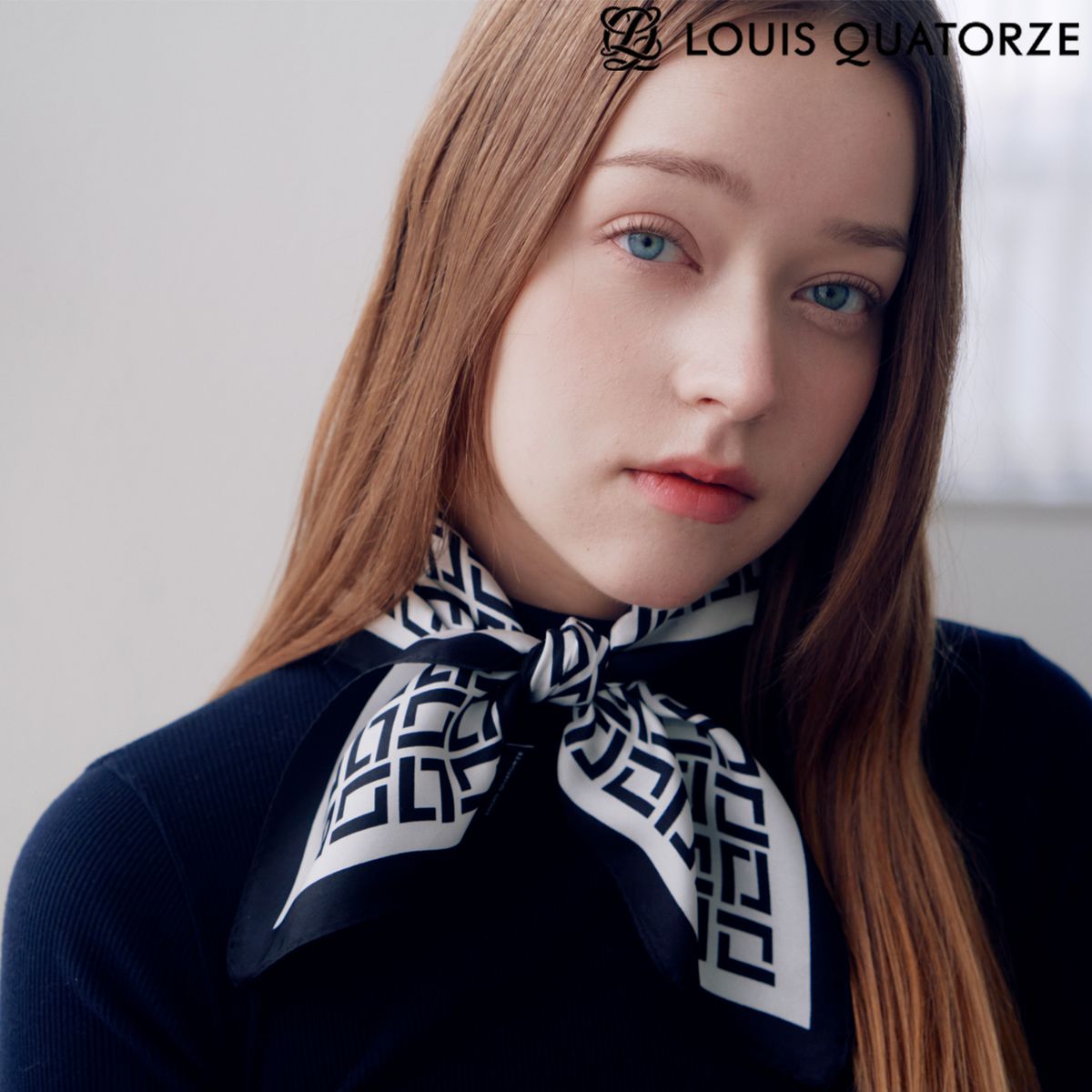 루이까또즈스카프(LOUIS QUATORZE SCARF) 모노에르 실크 사각 스카프