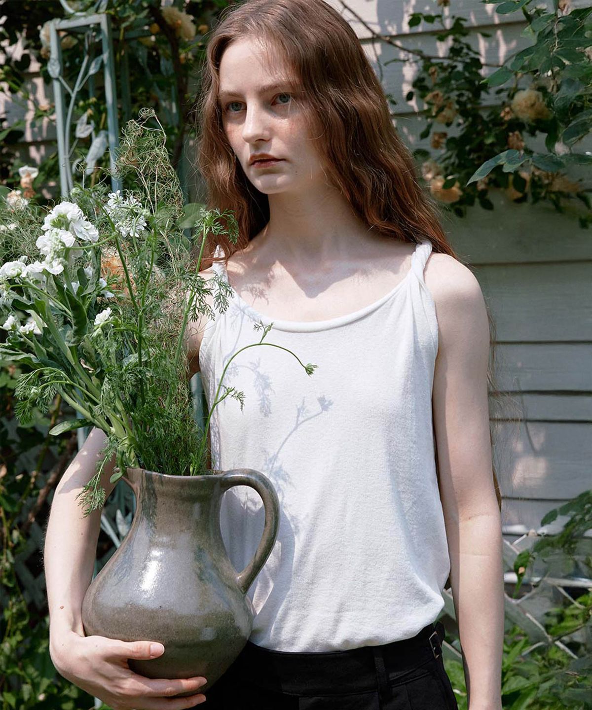 유토시스(EUTOSIS) TWISTED SLEEVELESS TOP(WHITE)
