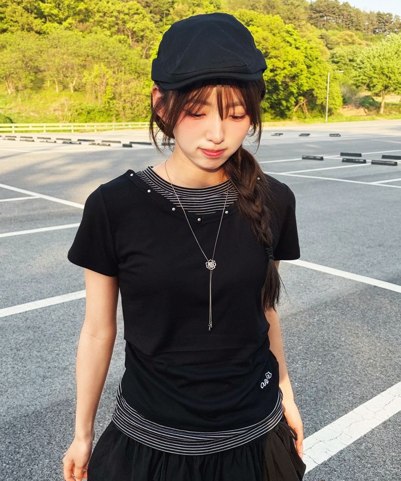 V넥 레이어드 스터드 슬림 반팔티 스트라이프
