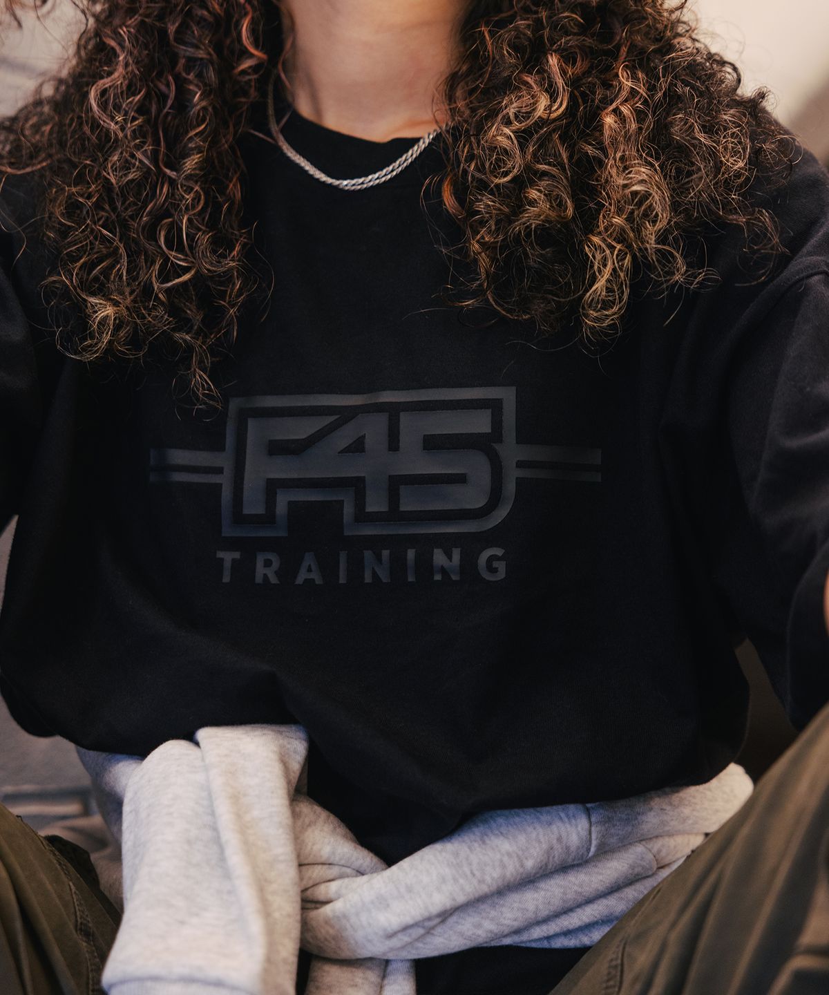 리복(REEBOK) [F45 Training] 토널 그래픽 티셔츠 - 블랙 / 100274489