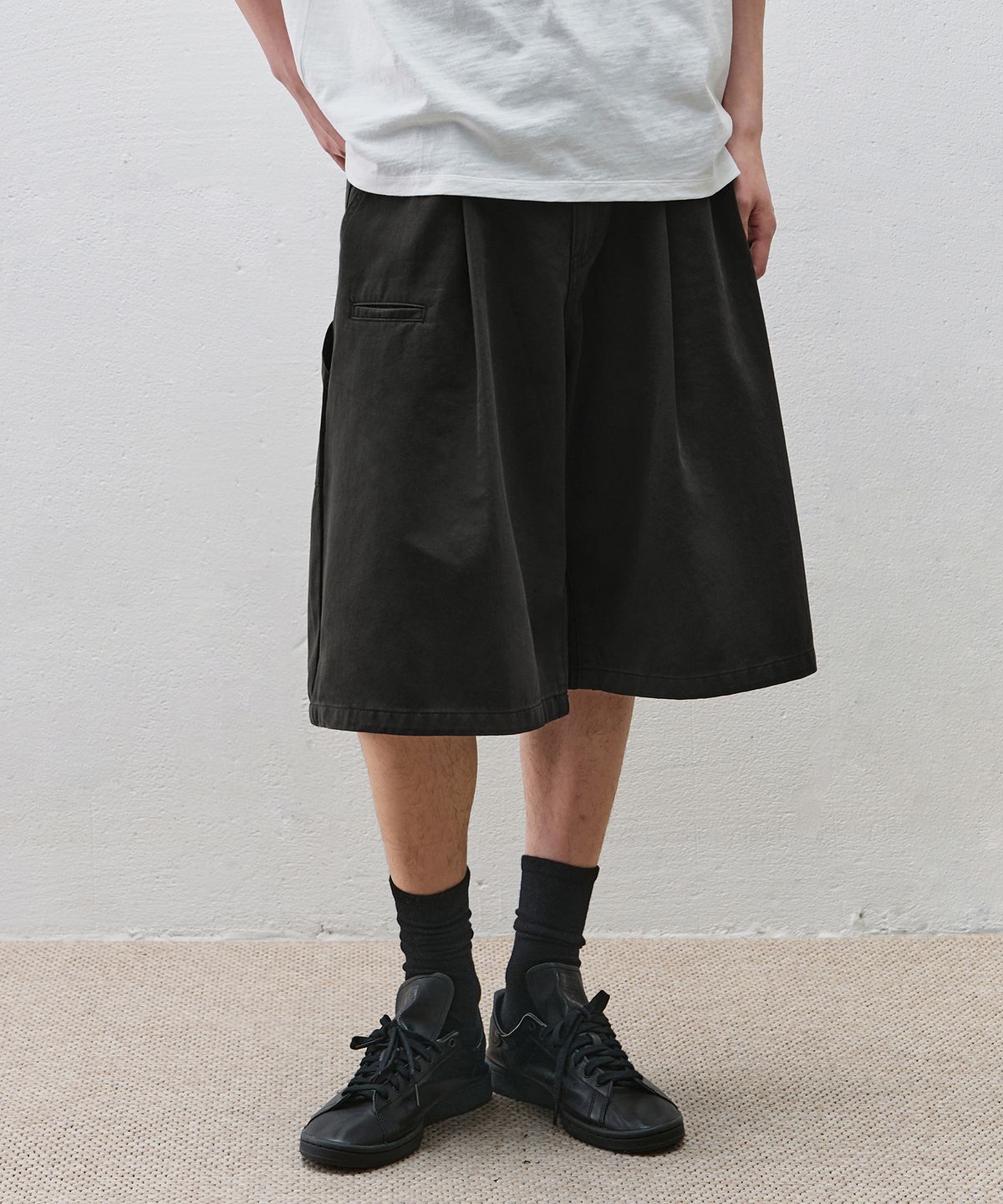 드로우핏(DRAW FIT) 로버스트 롱 버뮤다 와이드 치노 팬츠 [BLACK]