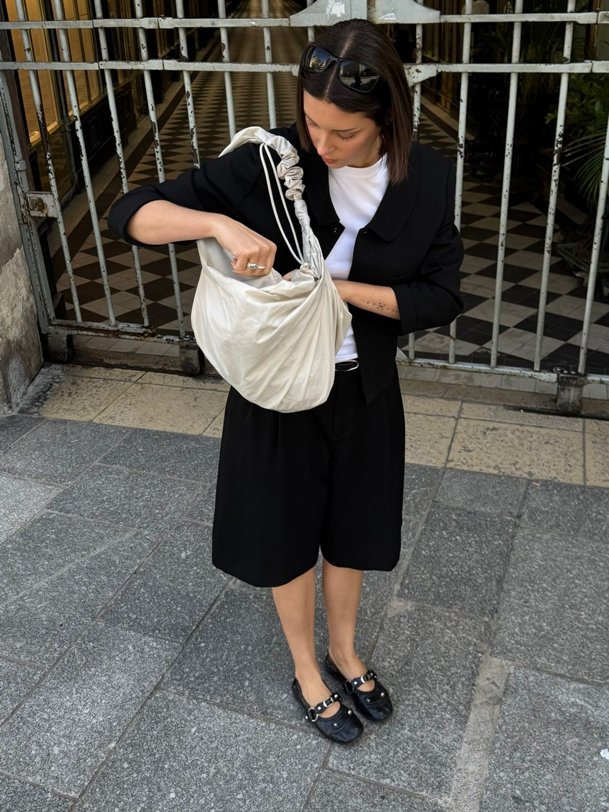 아코크(ACOC) Glossy Mid Tangle Twist Bag_Ivory