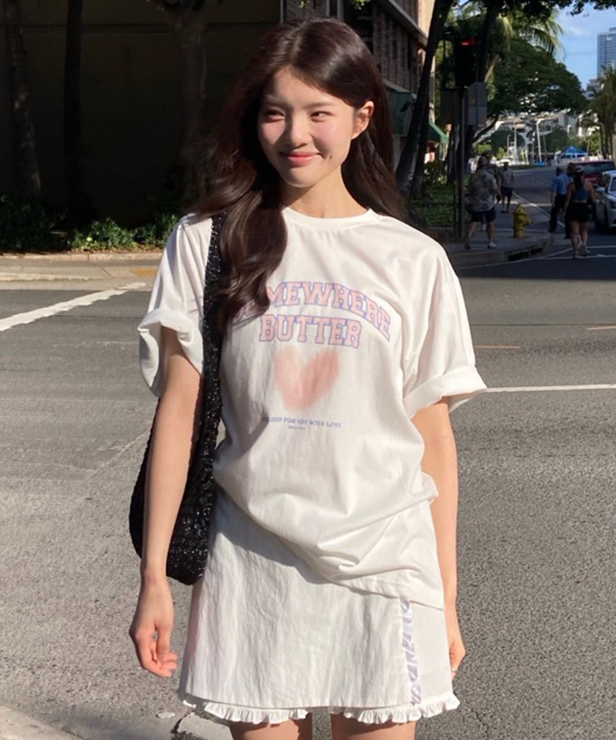 썸웨어버터(SOMEWHEREBUTTER) Fuzzy Heart Logo Over-Fit Top - Ivory