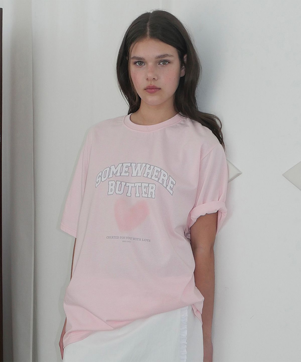 썸웨어버터(SOMEWHEREBUTTER) Fuzzy Heart Logo Over-Fit Top - Light Pink