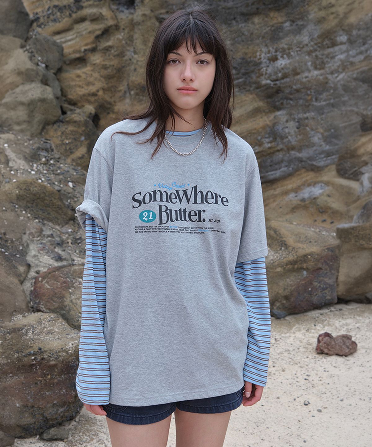 썸웨어버터(SOMEWHEREBUTTER) 21 Wave Logo Over-Fit Top - Grey