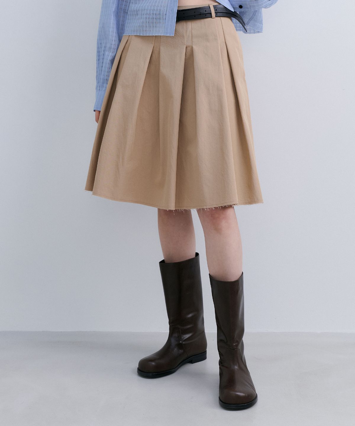 에핑글러(EPINGLER) LOW EDGE PLEATED SKIRT  - BEIGE