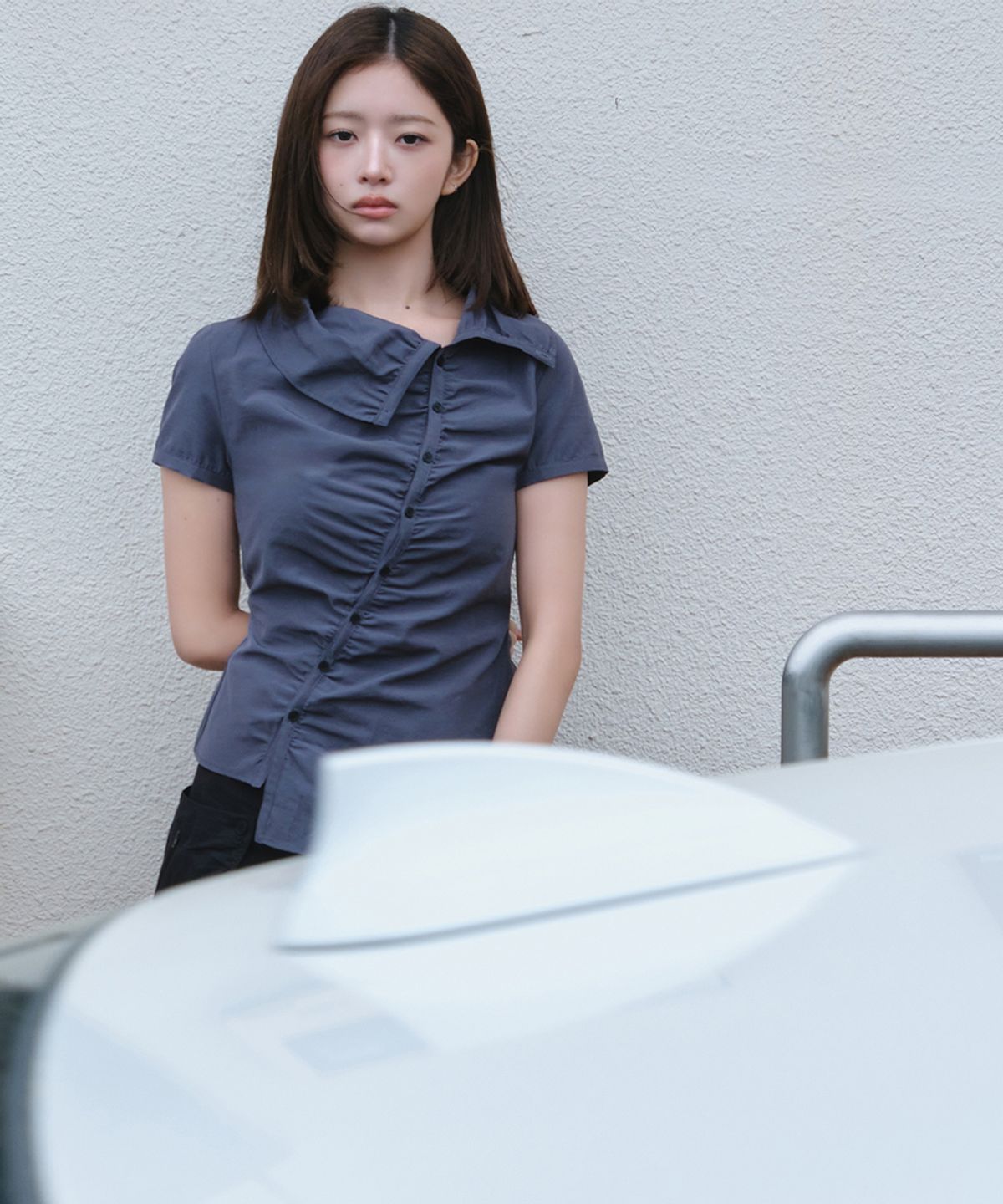 미세키서울(MISEKI SEOUL) High neck shirring button shirt CHARCOAL