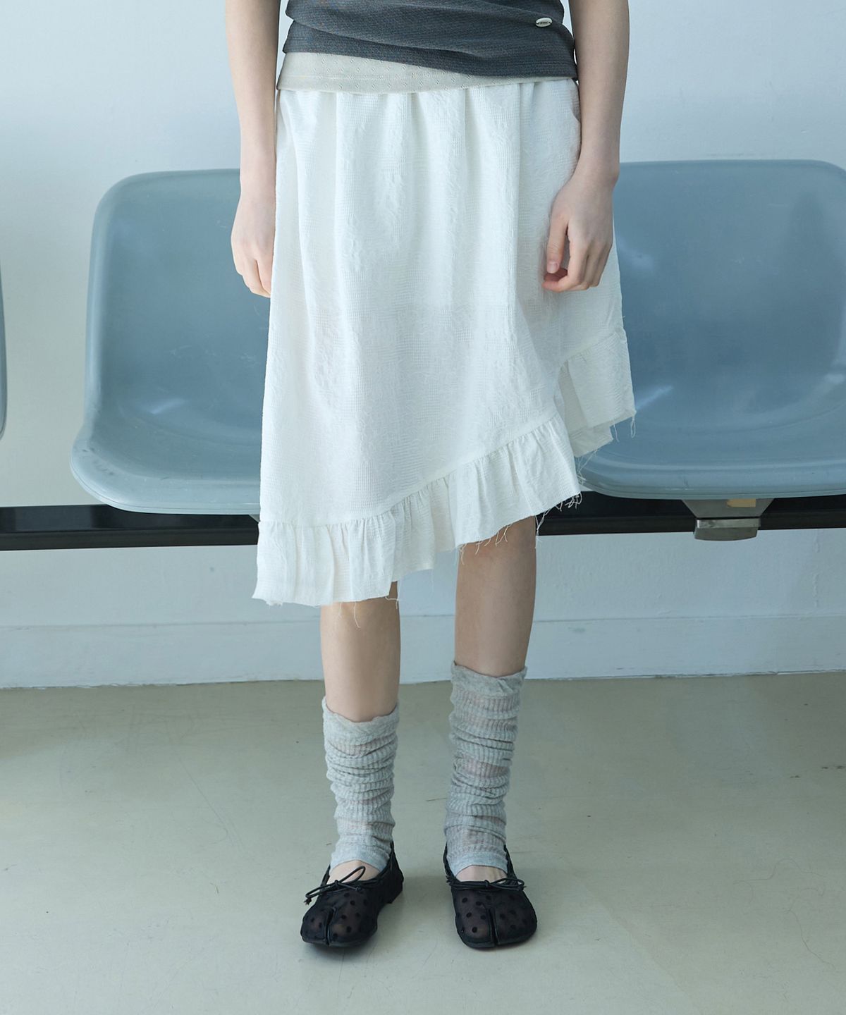 꼬모니노즈(COMONINOZ) W JACQUARD FRILL SKIRT [IVORY]