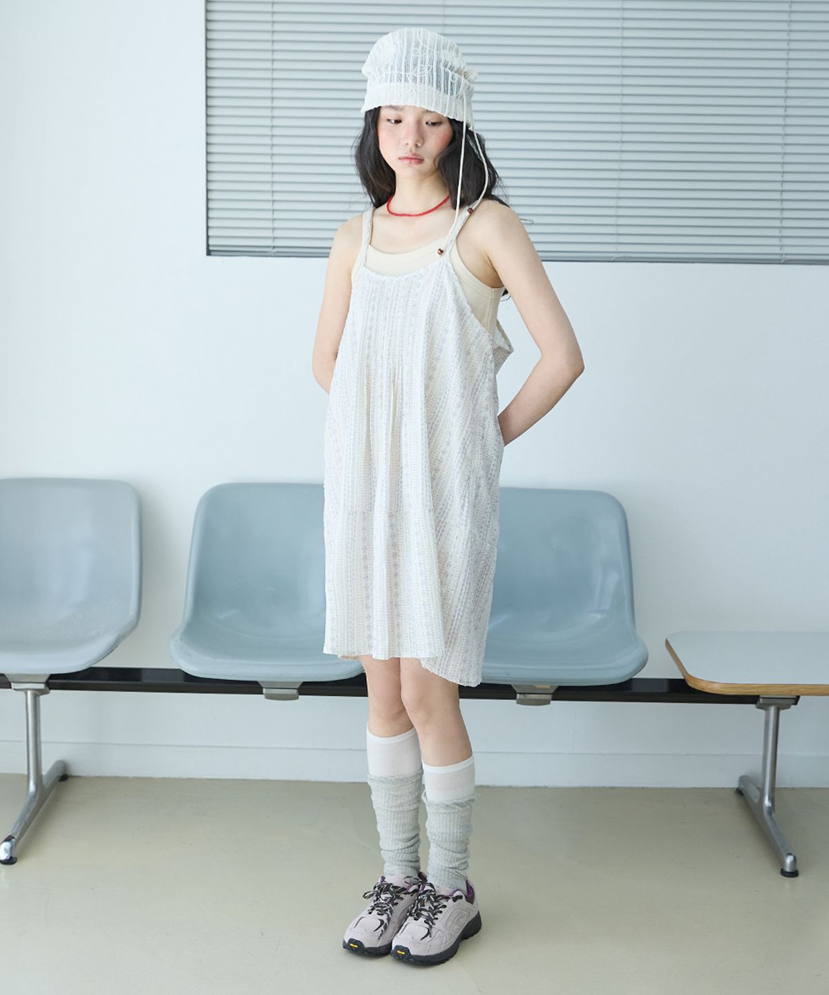 꼬모니노즈(COMONINOZ) W FLOWER PINTUCK ONE-PIECE [VIOLET]