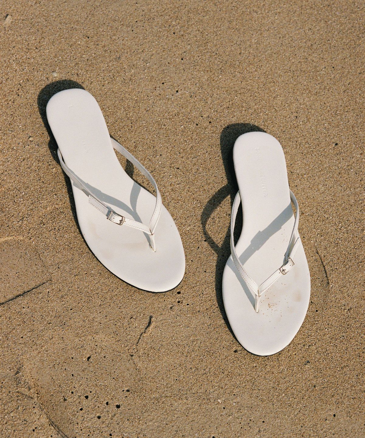 썸웨어버터(SOMEWHEREBUTTER) Slim Buckle Flip-Flops - 4Color