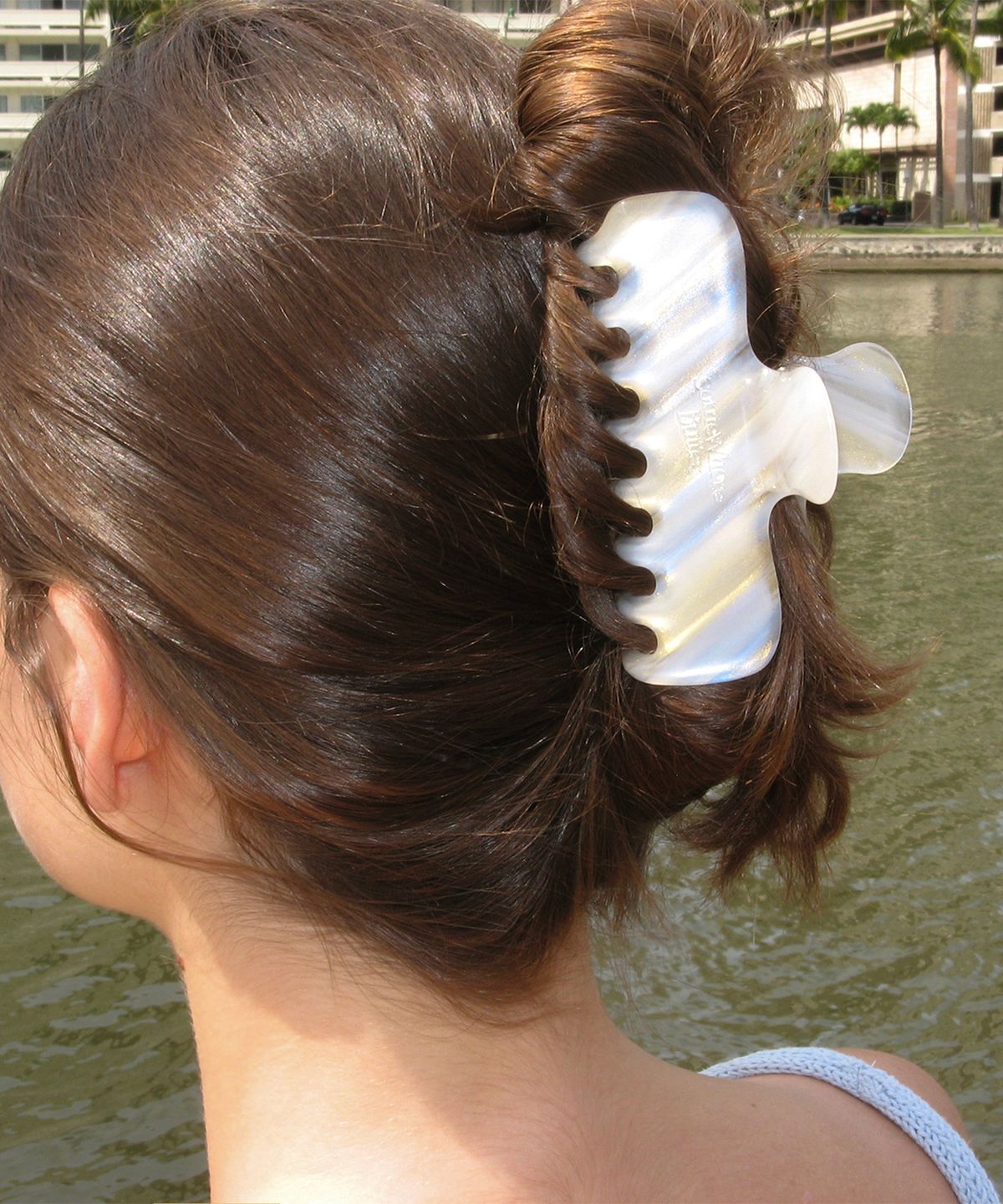 썸웨어버터(SOMEWHEREBUTTER) Marble Sparkle Hair Clip - Ivory