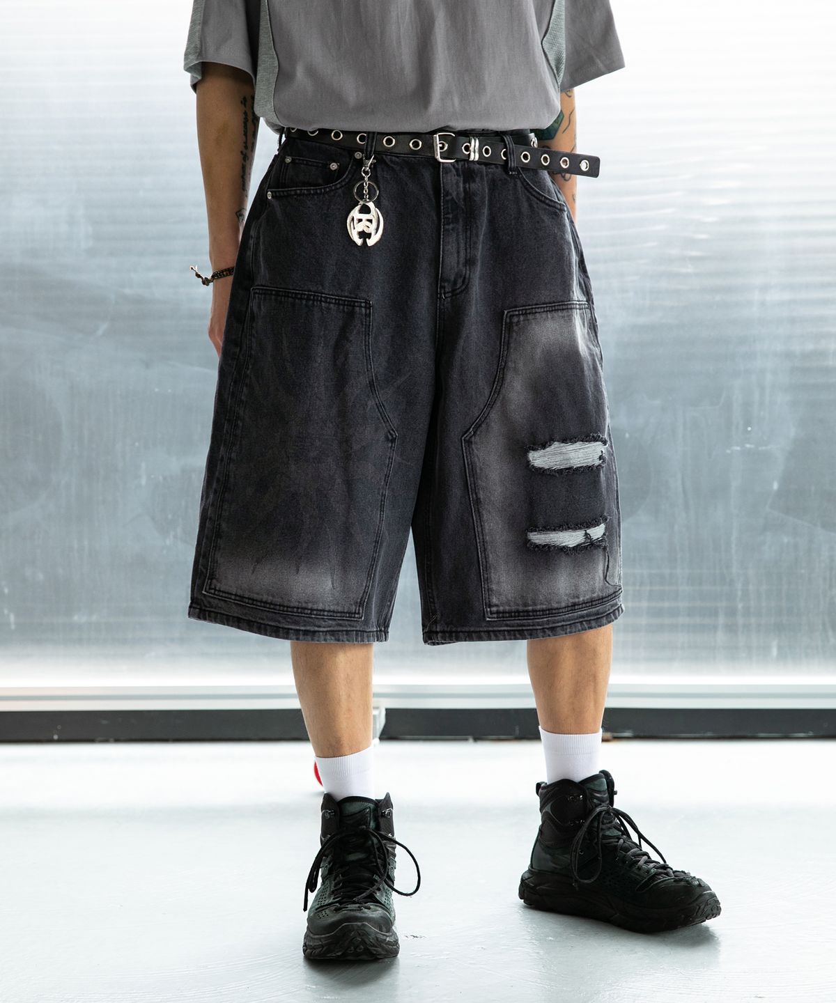 버닝카포네(BURNING CAPONE) BC 썬로고 더블니 버뮤다 데님팬츠 (BLACK DENIM)