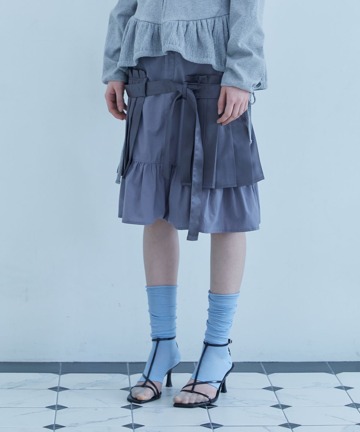 테레루(TERERU) Open Pleat Layered Skirt Charcoal