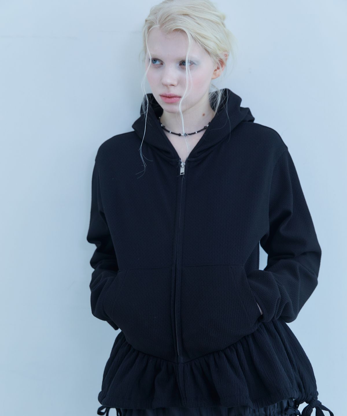 테레루(TERERU) Shirring Hoodie Zip-Up Black