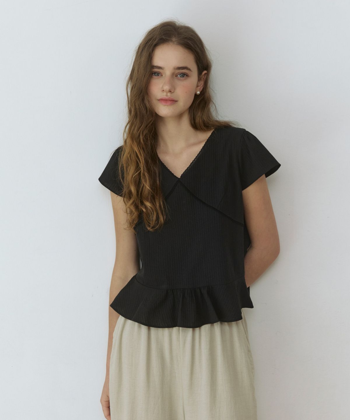 어다울(ADAUL) V cut lace jacquard blouse - black