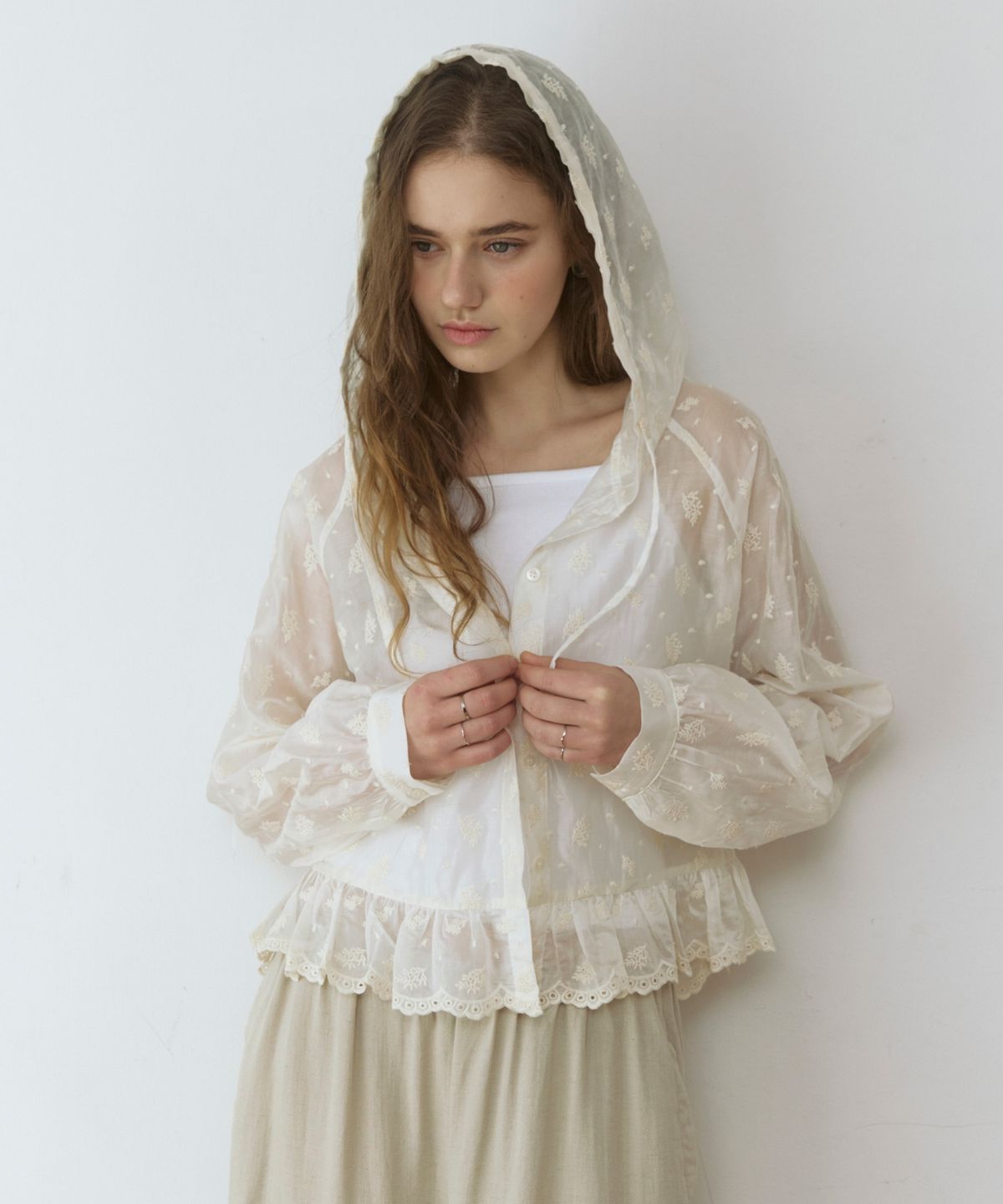 어다울(ADAUL) Flower jacquard see through hood - cream