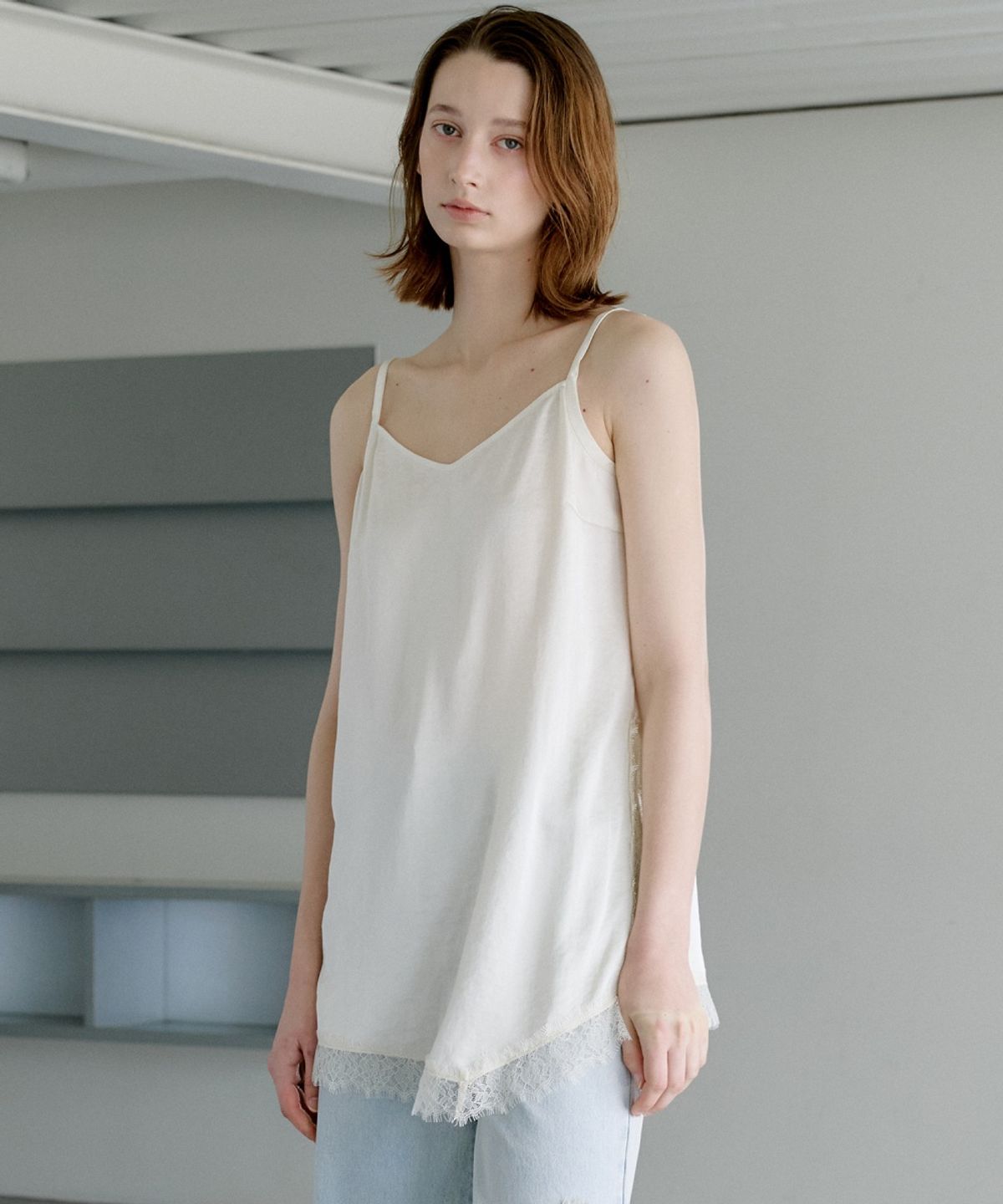 올리브 데 올리브(OLIVE DES OLIVE) 언발 레이스 슬리브리스 원피스 OW6MO4120