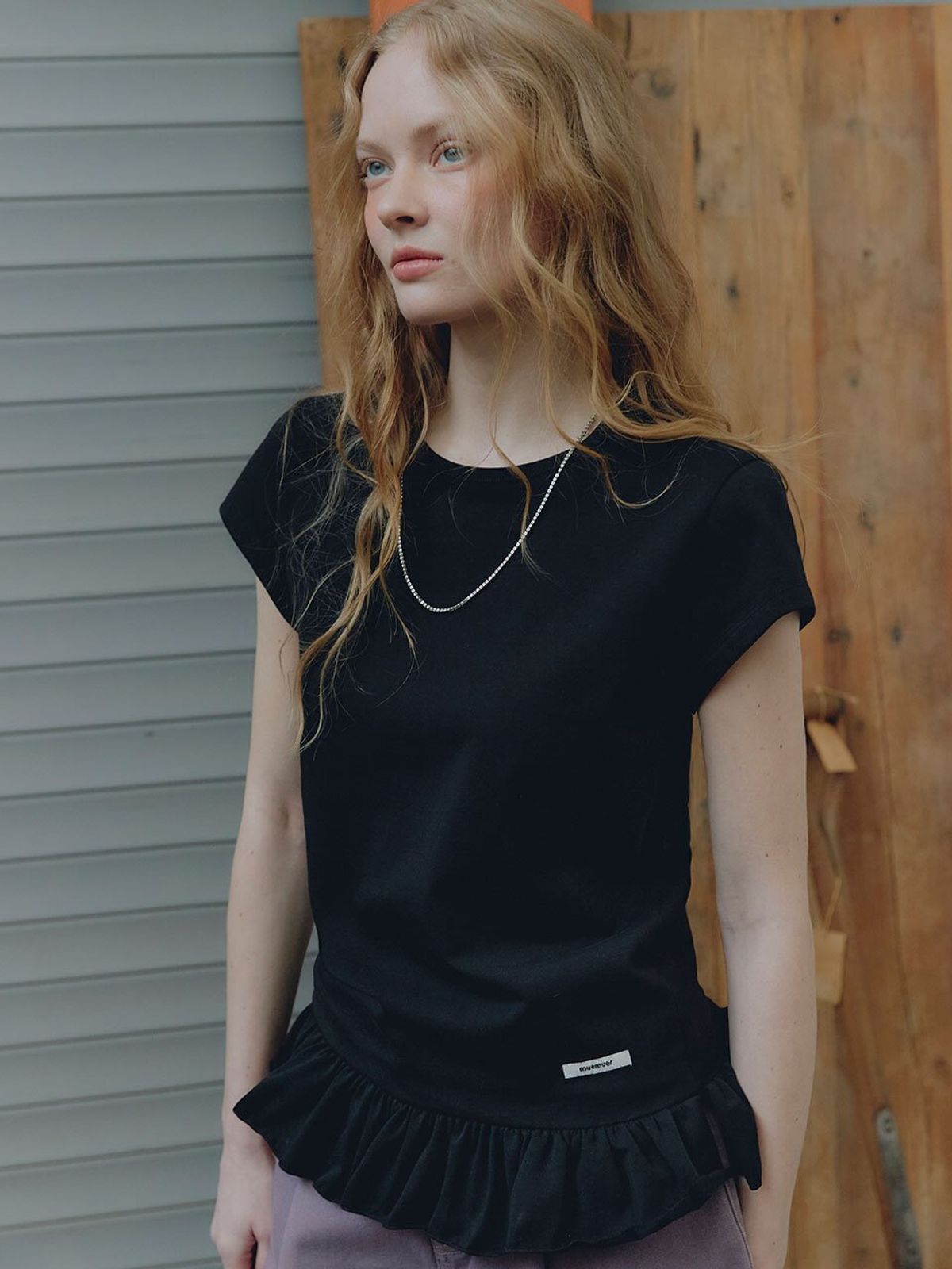 뮈뮈에르(MUEMUER) Frill Short Sleeved Slim T-Shirt MU2633TS304M