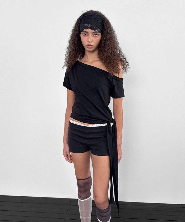 One-Shoulder Strap Tee_Black