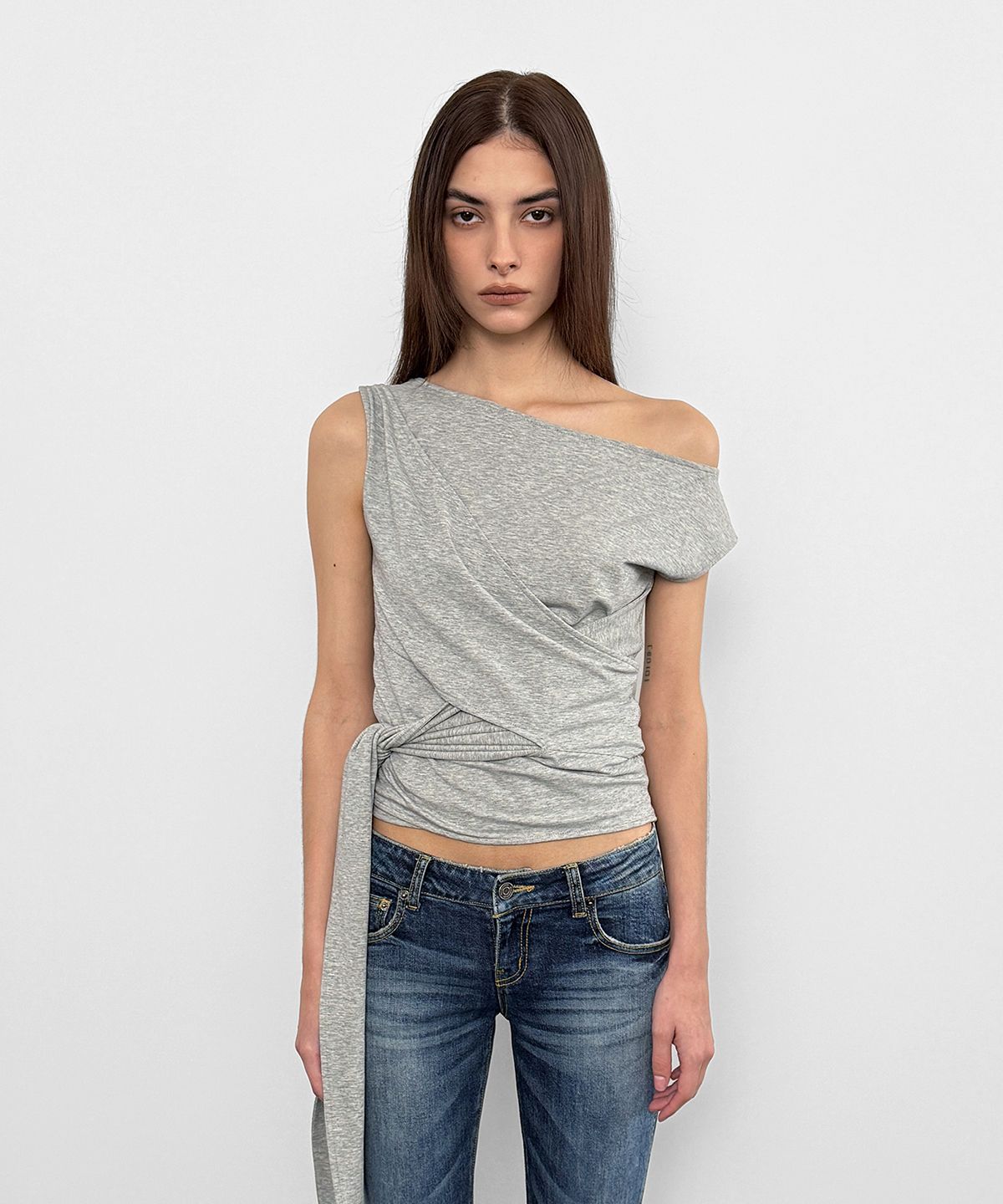 샌드릭(SANDRIC) One-Shoulder Strap Sleeveless_Melange grey