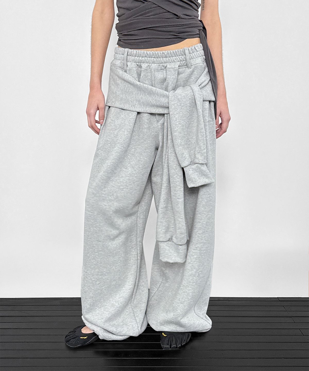 샌드릭(SANDRIC) Tied sweat pants_Melange grey