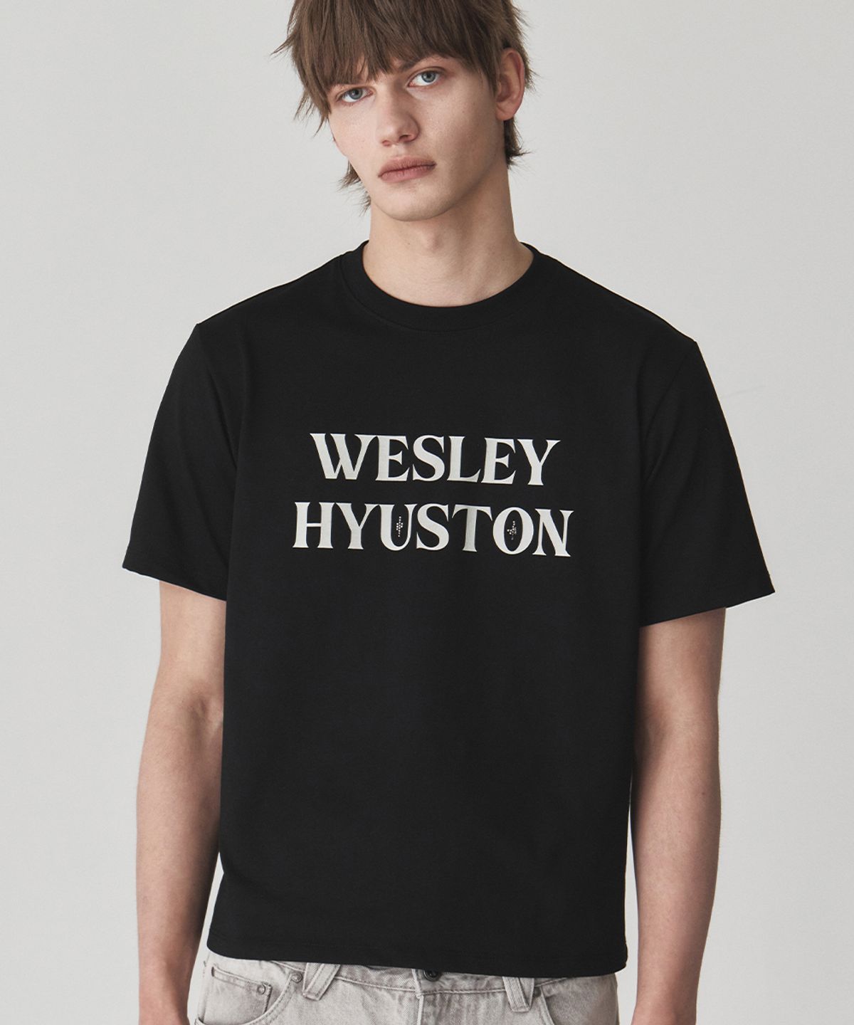 웨슬리 휴스턴(WESLEYHYUSTON) Quiet logo detail t shirt black