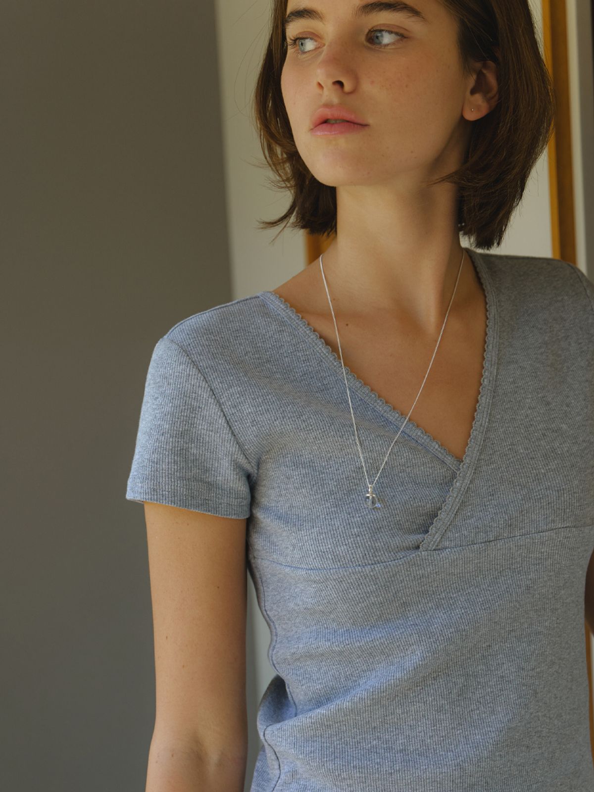 리엘(RE L) Sia v lace half t-shirt (gray)
