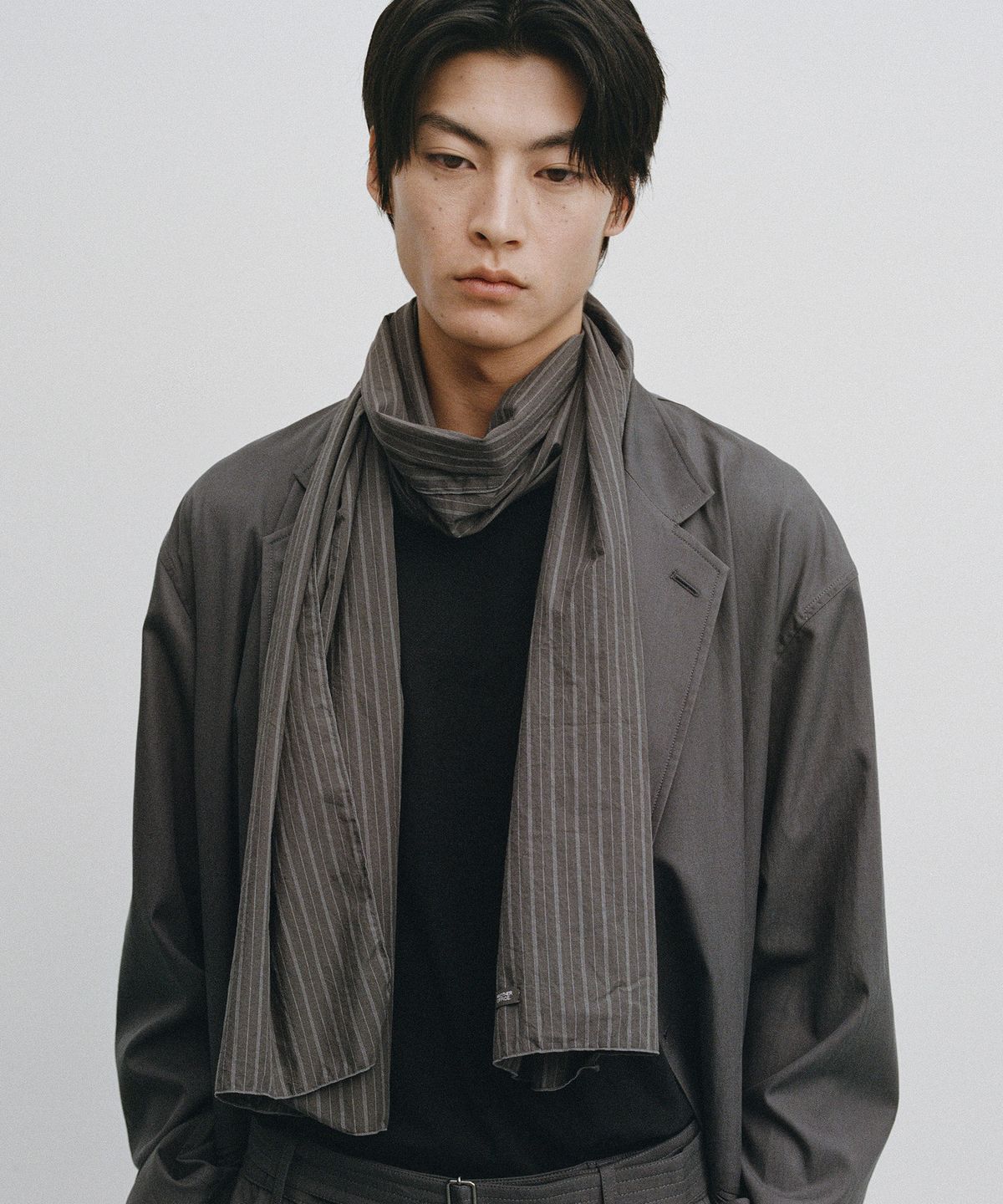 어나더 오피스(ANOTHER OFFICE) Zephyr Washed Scarf (Charcoal Stripe)