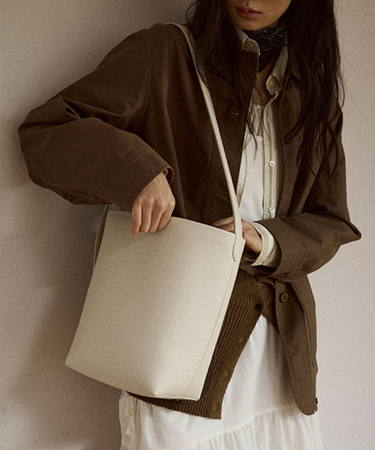 드메이커(DEMAKER) Woody bucket bag-ivory