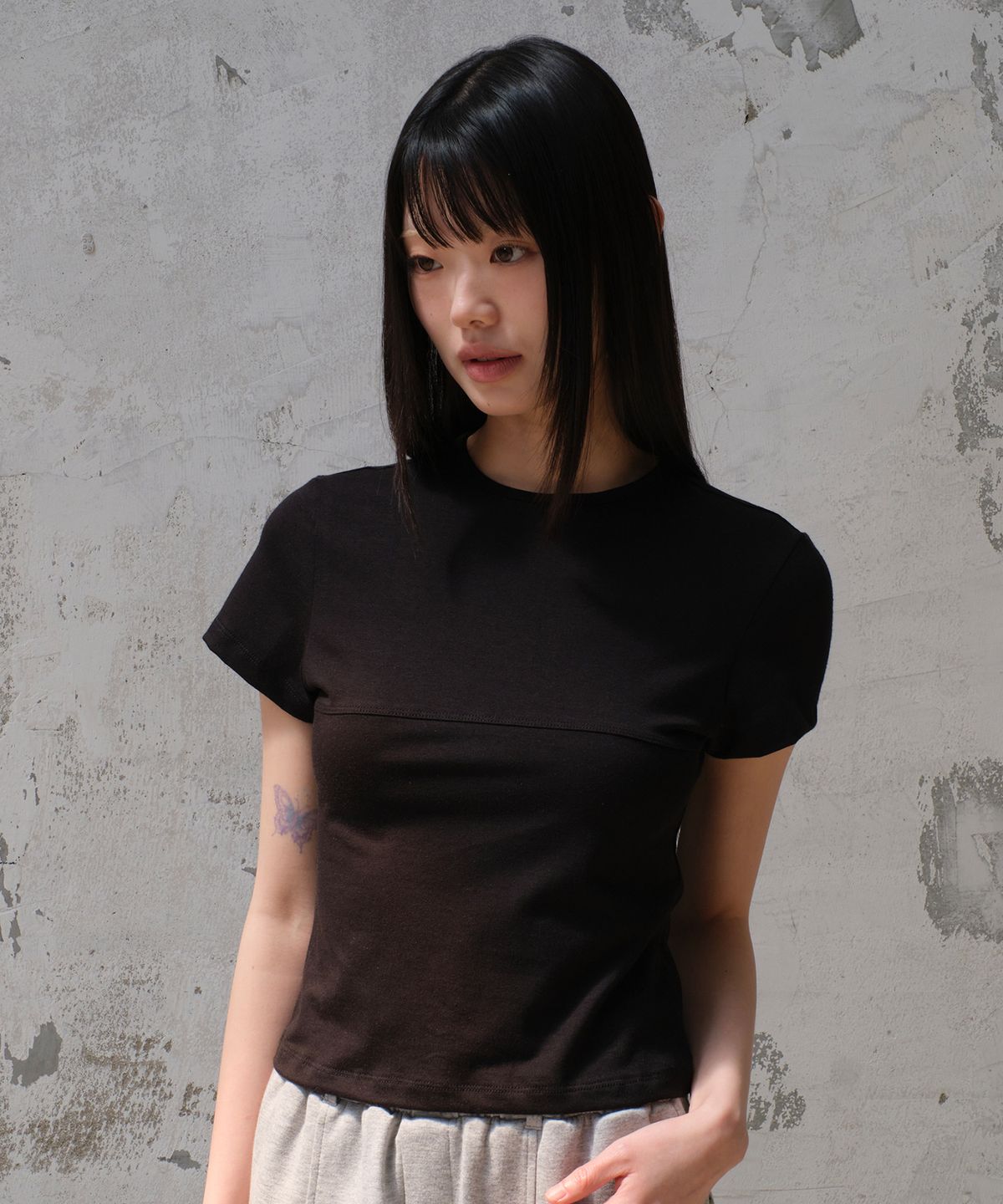 다이브인 우먼(DIVEIN WOMEN) SLIM FIT SEMI CROP T-SHIRTS (BLACK)