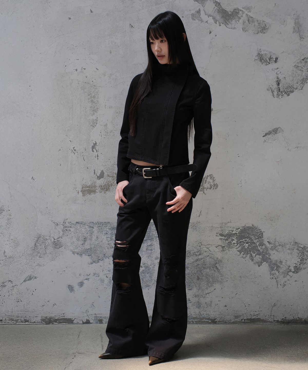 다이브인 우먼(DIVEIN WOMEN) [설라노 X DIVEIN WOMEN] DESTROYED FLARE COTTON PANTS (BLACK)