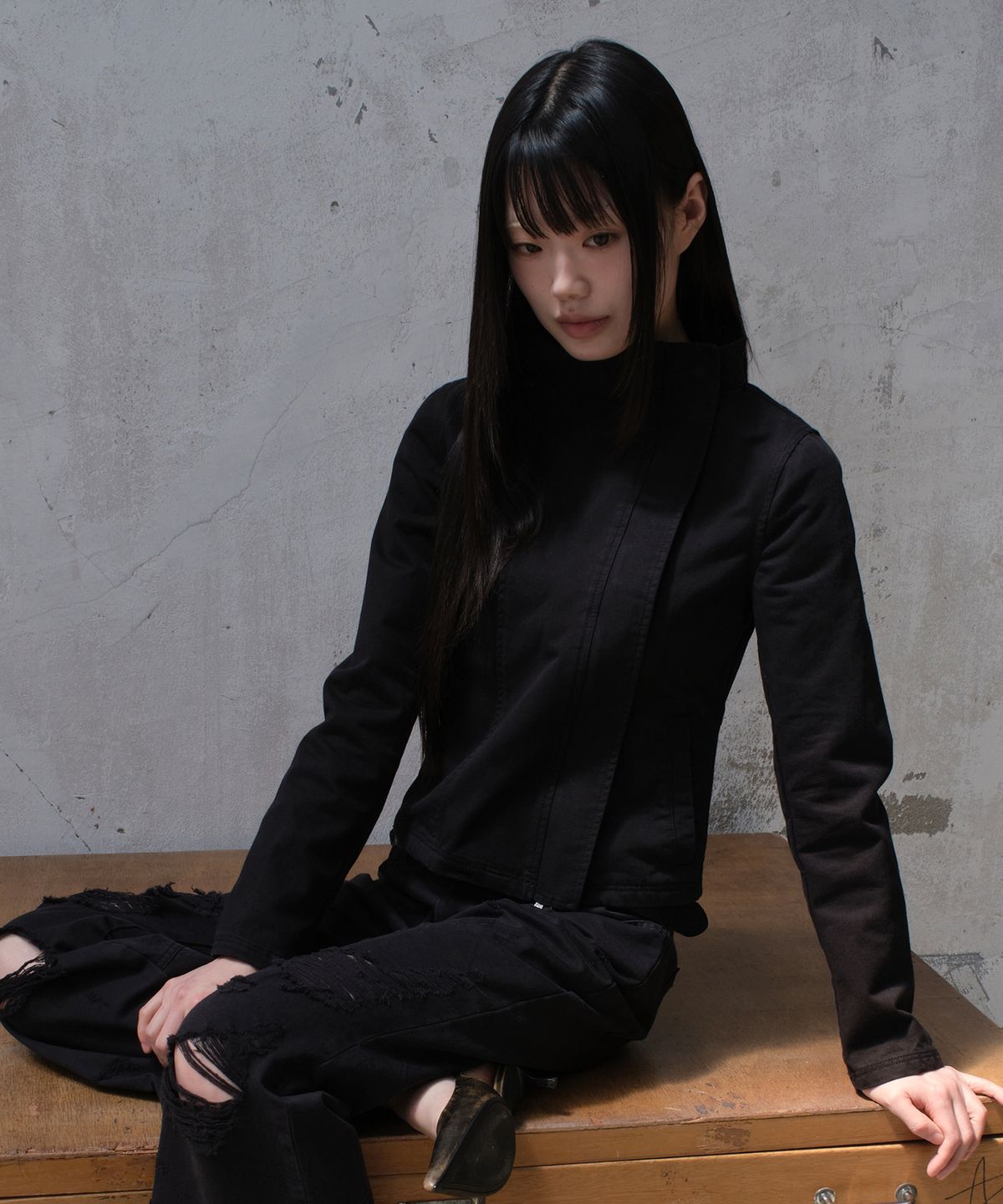 다이브인 우먼(DIVEIN WOMEN) [설라노 X DIVEIN WOMEN] HIGH NECK COTTON JACKET (BLACK)