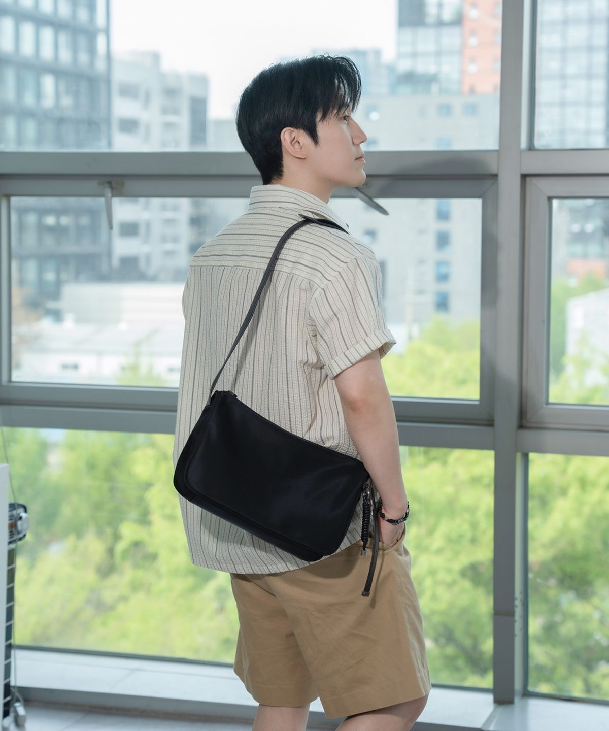 질스튜어트 맨 액세서리(JILLSTUART MEN ACC) [삭형X질스튜어트남성ACC] 블랙 나일론 미니멀 크로스백